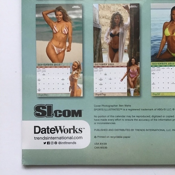 Sports Illustrated Swimsuit Wall Calendar NEW 2022 16 Months SEALED Collectible - Picture 2 of 3